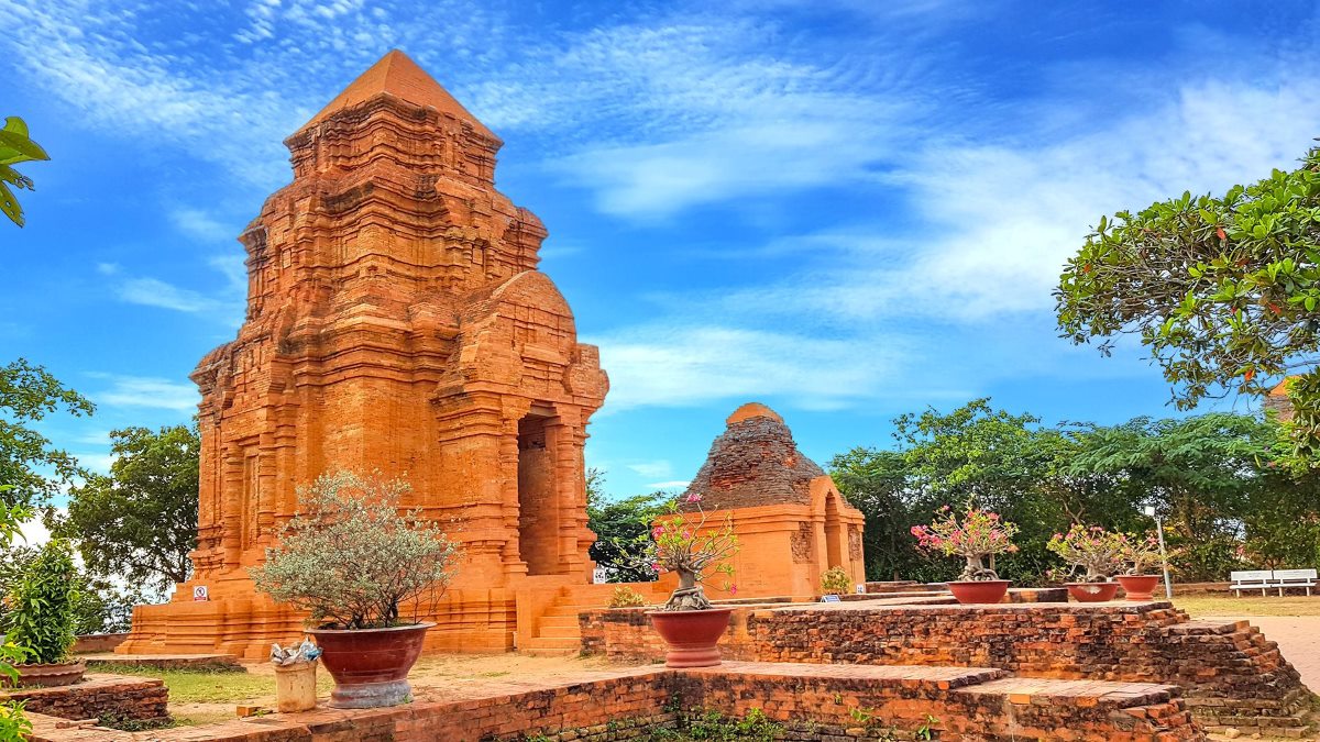ທາດ ໂປຊາອີນື - ກິດຈະກຳສະຖາປັດຕະຍະກຳເຜົ່າ ຈຳ ທີ່ພົ້ນເດັ່ນ ໃນແຂວງ ເລິມດົ່ງ